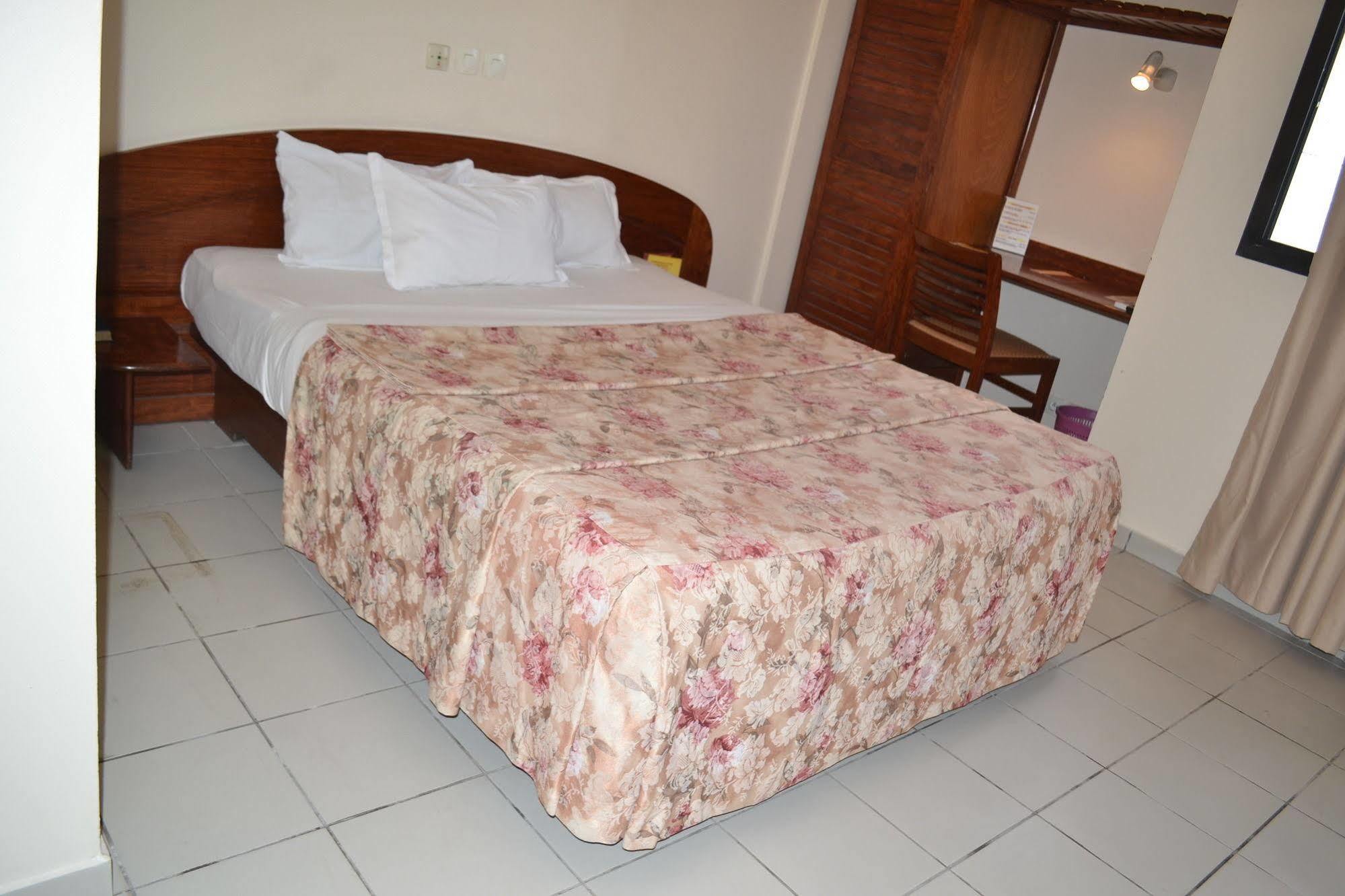 Planet Hotel Duala Zewnętrze zdjęcie